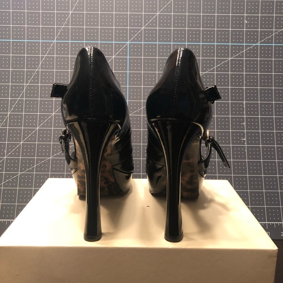 Guess Heels - Picture 4 of 5